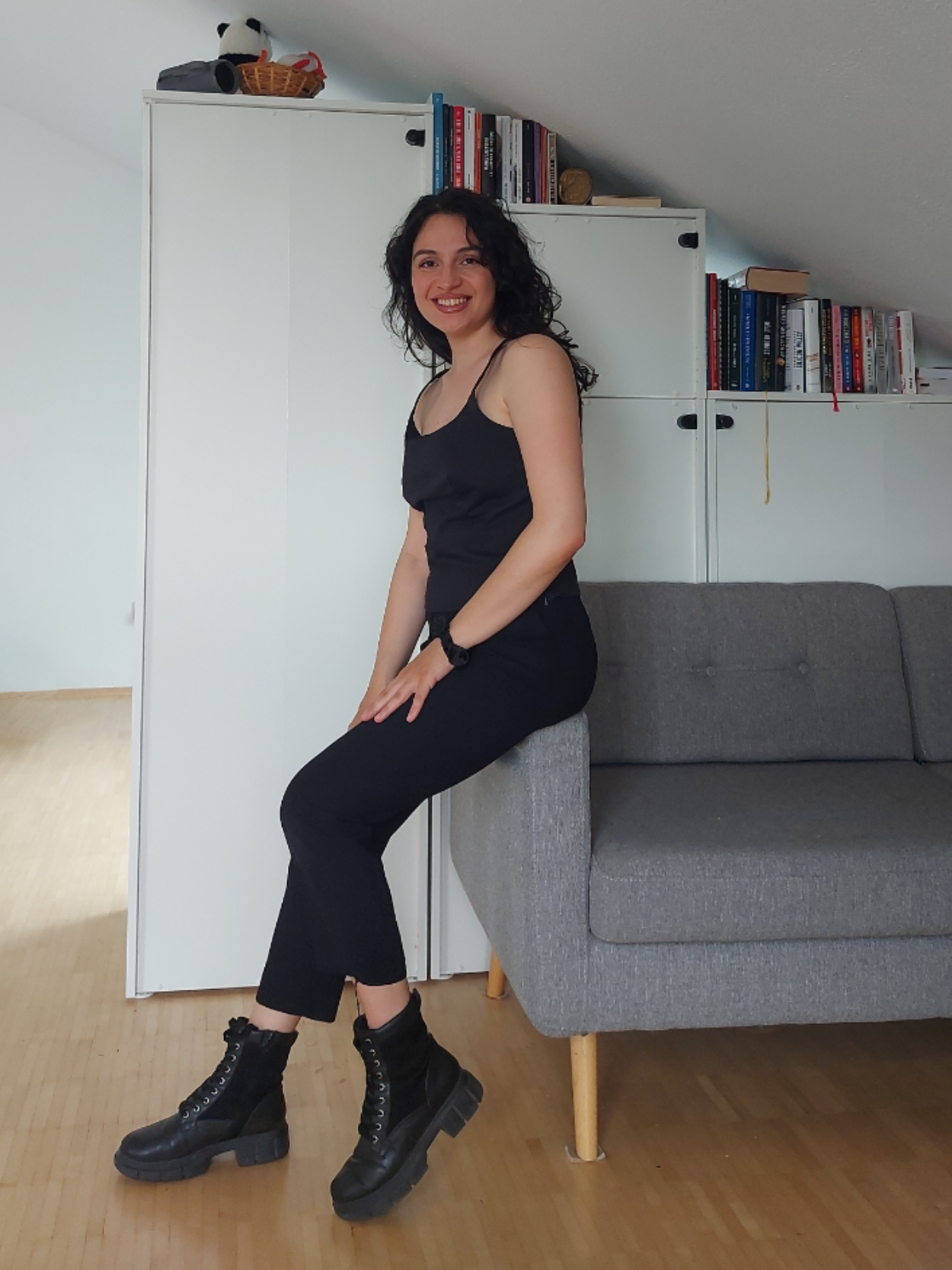 designer-YbNJ10PXG2SzGq3b